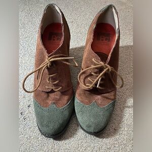 ModCloth Suede Academic Oxford Pumps